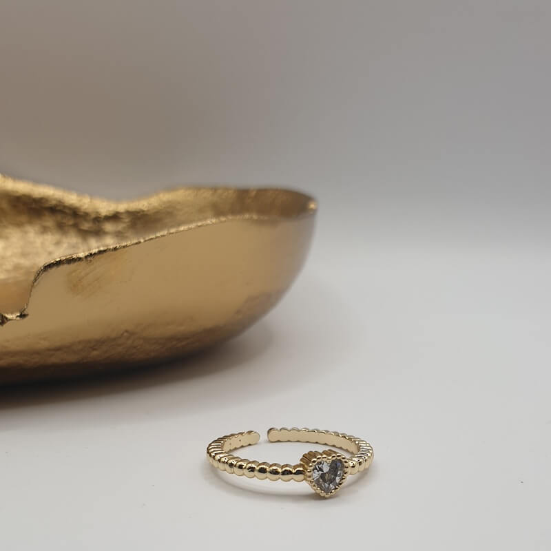 Tiny White Heart Ring gold