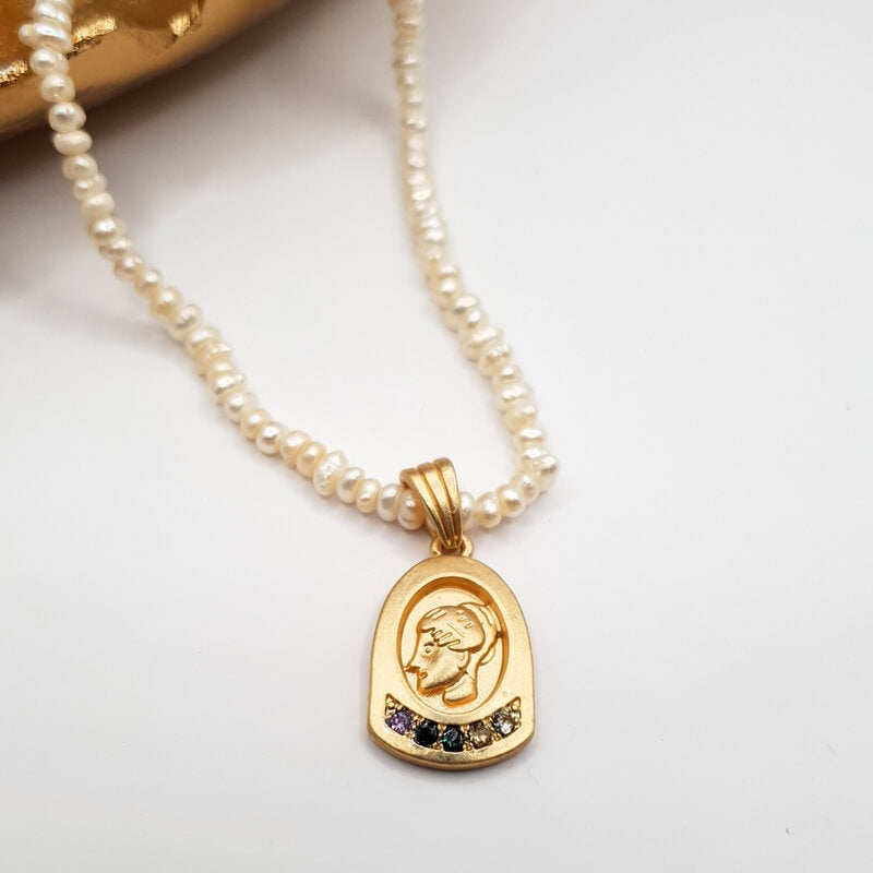 Woman Pearl Necklace gold