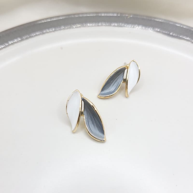 Iris Stud Earrings gold
