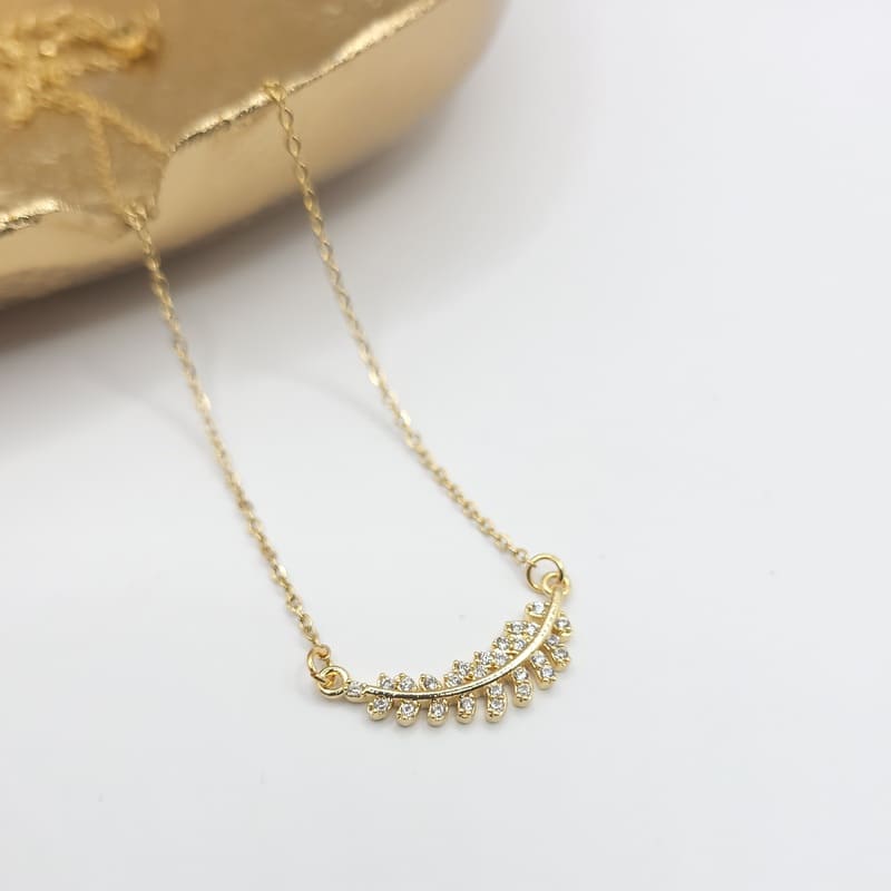 Stoned Leaf Necklace gold